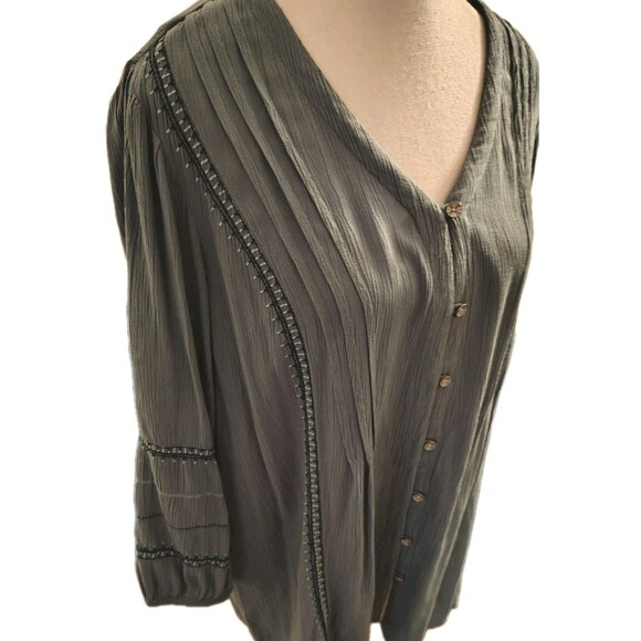J. Jill Blouse Size M Petite Button Green Pleaded Embroidery 3/4 Sleeve Rayon - Picture 4 of 10